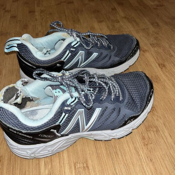 New Balance Womens All Terrain Lonoke Trail Sz 6.5 sneakers athletic shoes FLAW - Picture 2 of 9